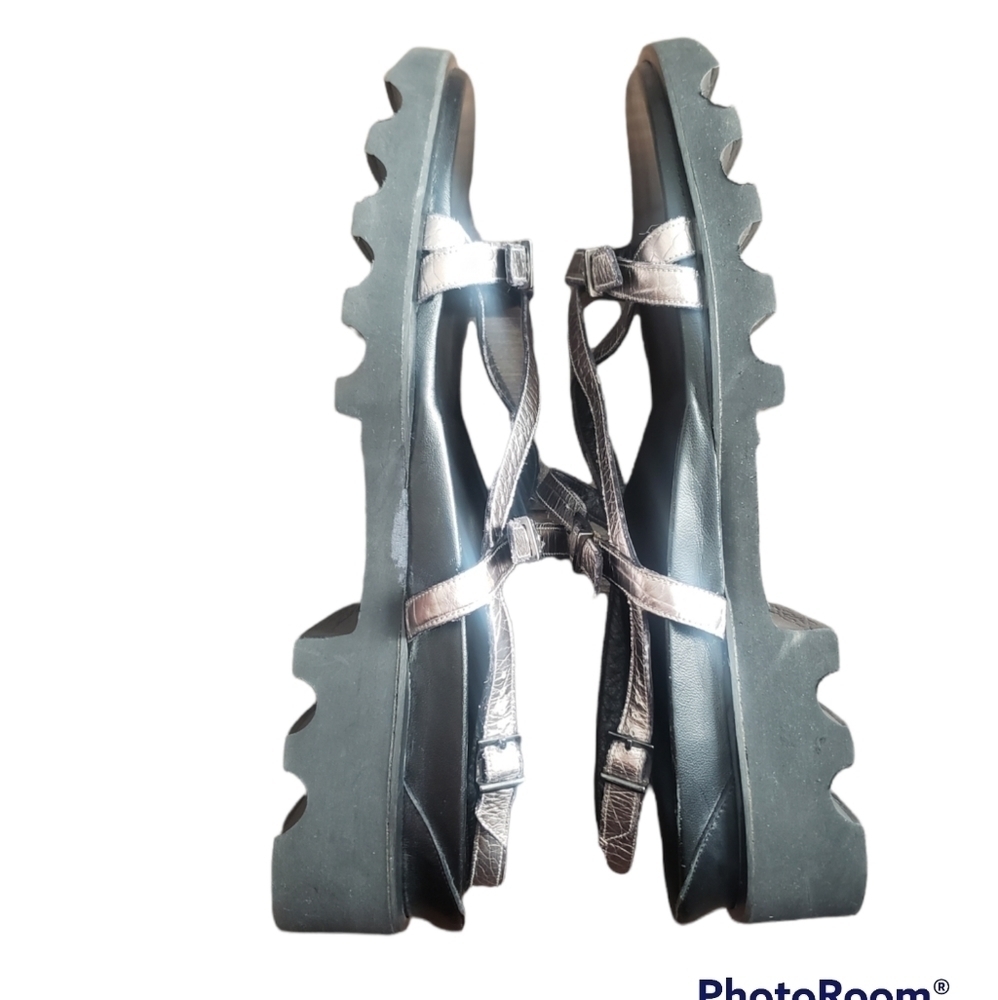 THIERRY Rabotin Wave Sandals - Picture 8 of 14